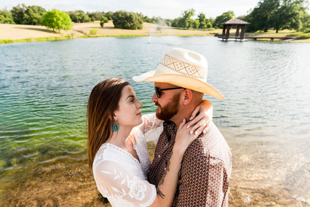 The lake at They Garey House in the background of an engagement session